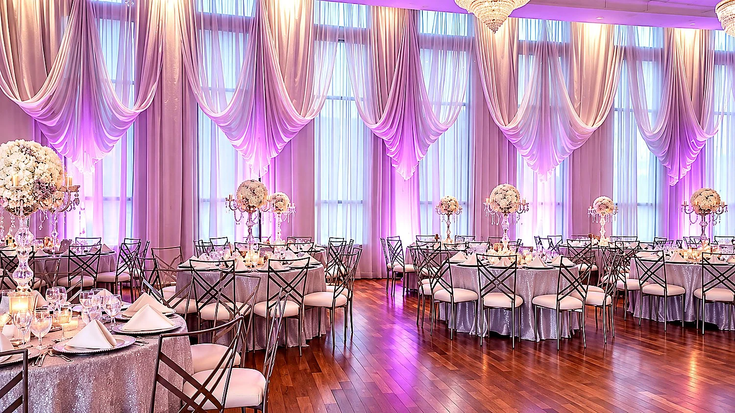 Décorations — Table noire et or